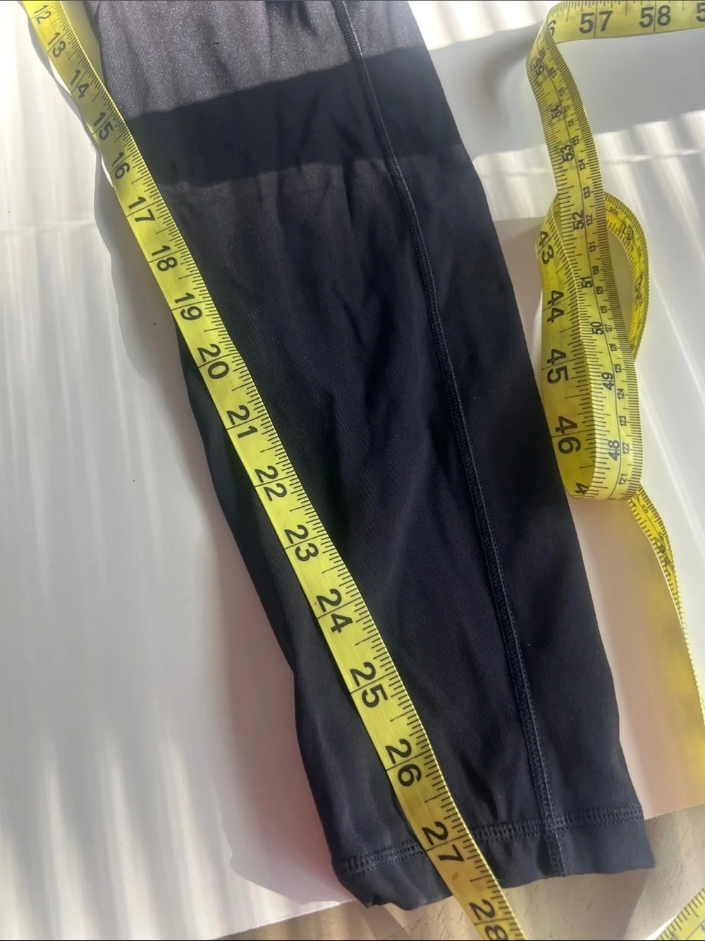 Lululemon Speed Up Tight 28” Full-On Luxtreme Leggings Women’s Black Size 4